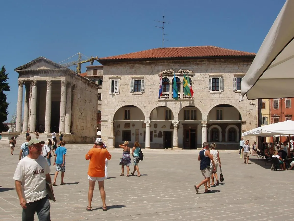 Gold Blanc Luxury Apartment Pula 0*,