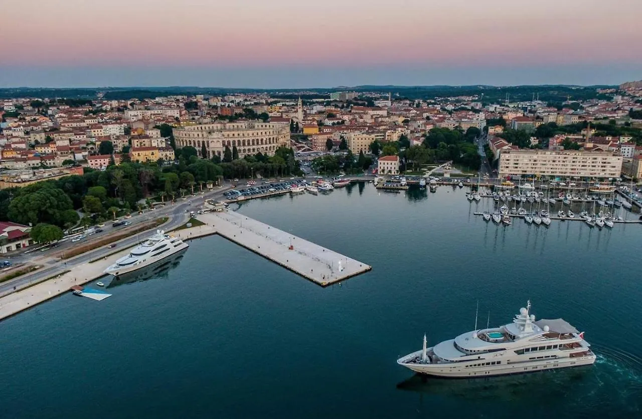 Gold Blanc Luxury Apartment Pula